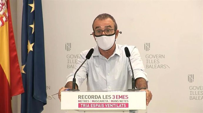 Archivo - El vicepresidente del Govern balear, Juan Pedro Yllanes, en la rueda de prensa tras conocerse la decisión del Juzgado de tumbar el confinamiento forzoso de los jóvenes del 'macrobrote' que no hayan dado positivo en COVID.