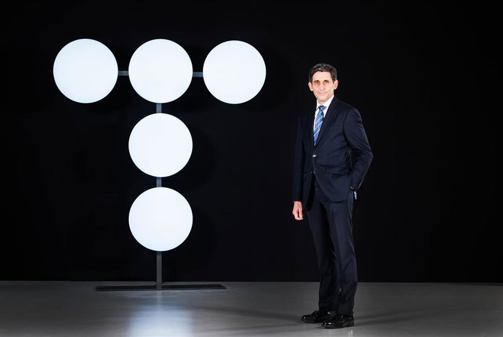 Archivo - El presidente de Telefónica, José María Álvarez-Pallete, con el nuevo logo