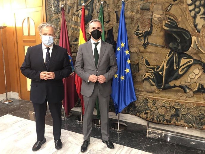 Acto de firma de los convenios para ubicar la Base Logística del Ejército de Tierra en Córdoba