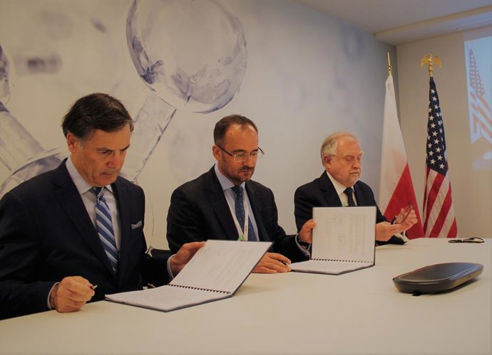 Westinghouse leaders sign USTDA FEED grant in Poland on June 30, 2021
