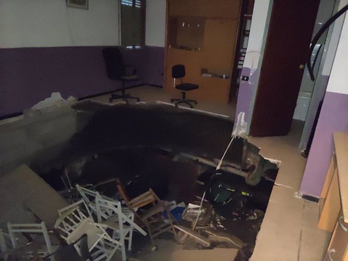 Desplome de la planta baja de un edificio en Santa Cruz de Tenerife que fue desalojado