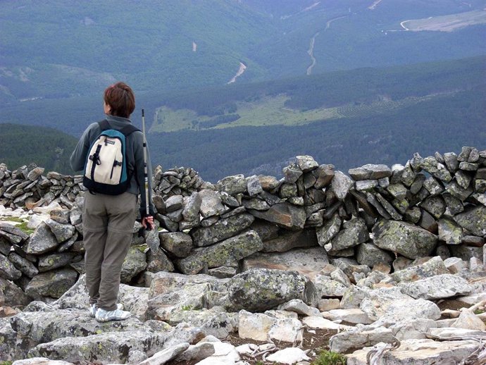 El Parque de Cebollera oferta una marcha guiada hasta el Castillo de Vinuesa y los Hoyos de Iregua