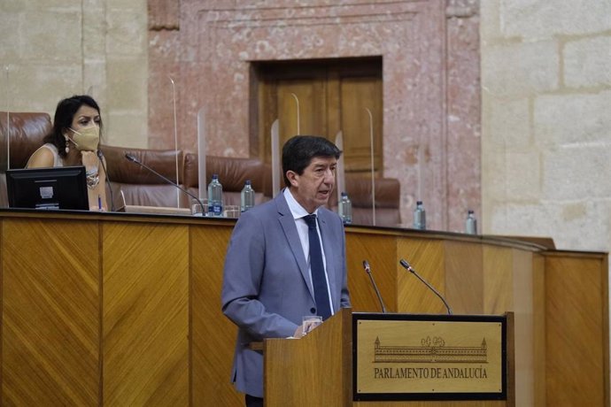El vicepresidente de la Junta y consejero de Turismo, Juan Marín, en una imagen de 10 de junio en el Pleno del Parlamento.
