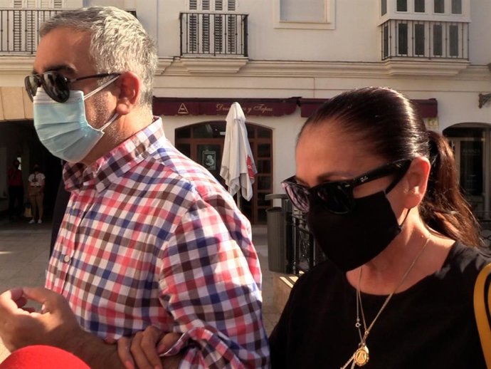 Isabel y Agustín Pantoja a su llegada a los juzgados