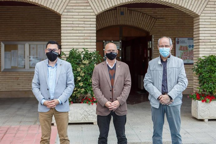 El director general de Administración Local y Despoblación, Jesús Mari Rodríguez, el consejero Ciriza, y el alcalde de Murchante, Luis Sancho