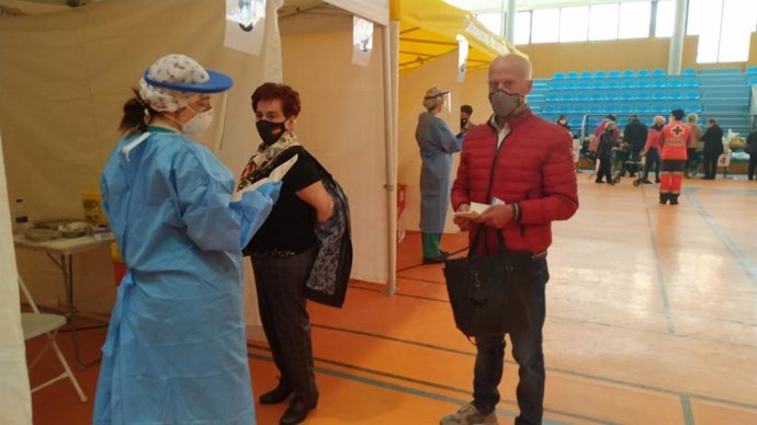 Archivo - La Rioja vacuna durante toda la Semana Santa. Hoy y mañana, segundas dosis a mayores de 80 años en la Zona Básica de Salud de Calahorra.