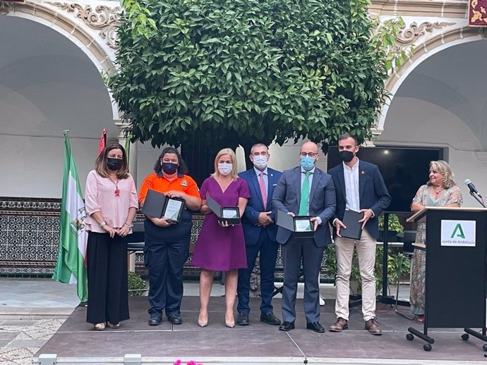 La viceconsejera de Educación y Deporte en la Junta de Andalucía, María del Carmen Castillo, durante el acto en el IES Santo Domingo de El Puerto para homenajear a la comunidad educativa.