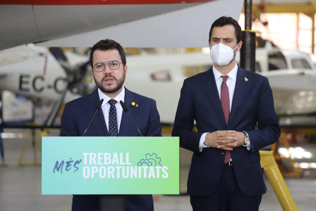 El presidente de la Generalitat, Pere Aragonès, y el conseller de Trabajo, Roger Torrent.