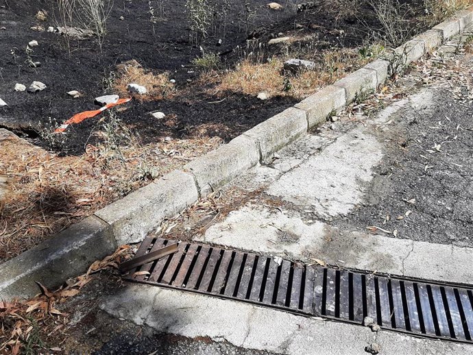 El fuego de Cenes de la Vega (Granada) se inició por las chispas de una radial con la que trabajaban operarios municipales que arreglaban una rejilla de hierro.