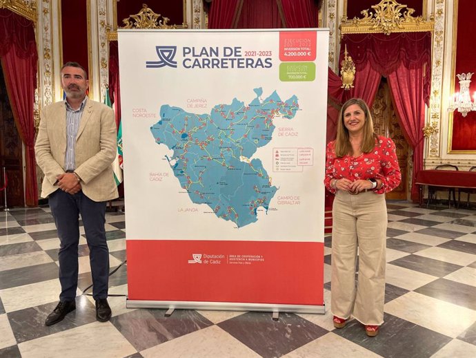 Irene García y Pizarro presentando el Plan de Carreteras de Diputación