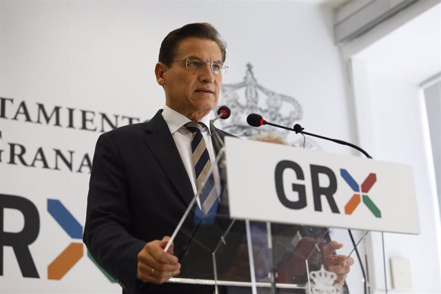 Luis Salvador (Cs) en la rueda de prensa en la que ha anunciado su renuncia como alcalde de Granada.