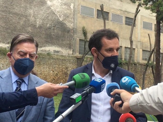 El alcalde de Oviedo, Alfredo Canteli, y el concejal Javier Cuesta