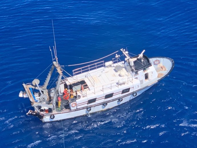 Rescate del buque pesquero Picaseu Segon en Capdepera