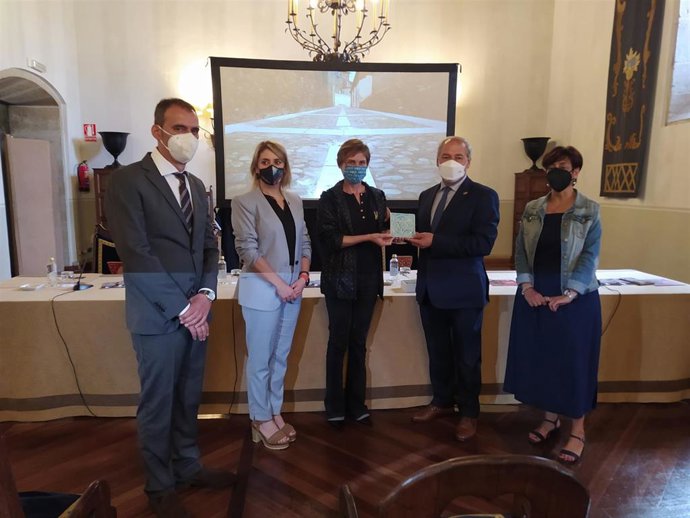 Presentación de las guías turísticas de las juderías de Monforte de Lemos, Ribadavia y Tui, en el Hostal dos Reis Católicos (Santiago de Compostela)