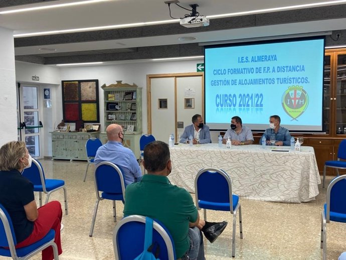 Presentación de los dos nuevos ciclos formativos en el IES Almeraya