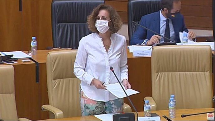 La consejera de Transición Ecológica y Sostenibilidad de la Junta de Extremadura, Olga García, en el pleno de la Asamblea