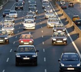 Archivo - Retenciones Tráfico Caravana De Vehículos Coches