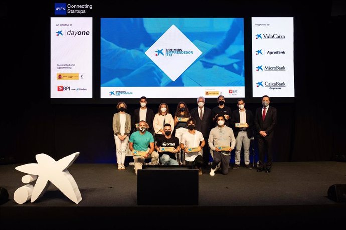 CaixaBank premia a la empresas Payflow, Tucuvi y Shotl en los Premios EmprendedorXXI