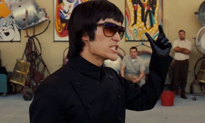 Archivo - Mike Moh interpretando a Bruce Lee en Érase una vez... En Hollywood