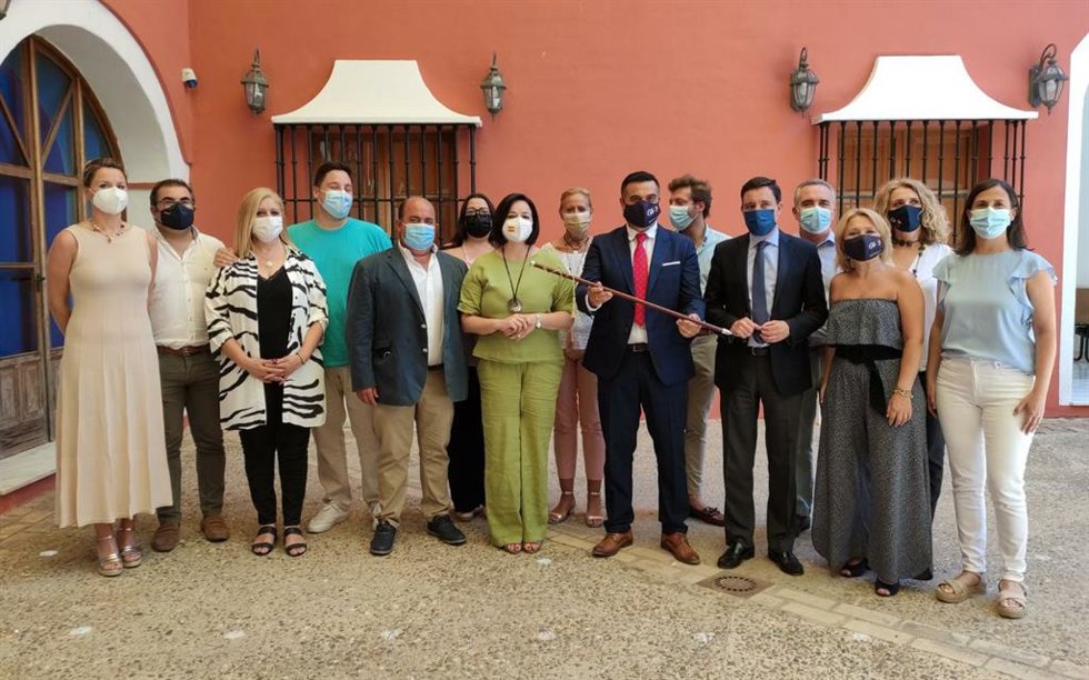 Nuevo equipo de gobierno en Benacazón, con Oropesa como alcalde, ante la presencia de Virginia Pérez