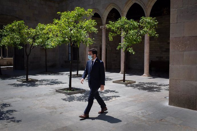 El presidente de la Generalitat, Pere Aragons, sale a recibir a sus compañeros de ERC para una reunión en el Palau de la Generalitat, a 22 de junio de 2021, en Barcelona, Catalunya (España). ARCHIVO.