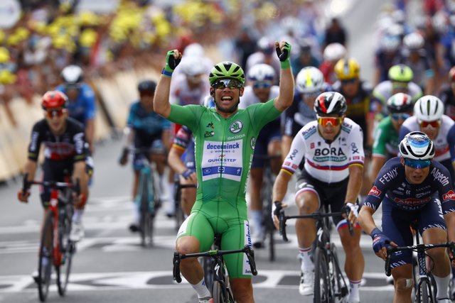 British cyclist Mark cavendish of Deceuninck-Quick-Step, wearing the green jersey, celebrates as he crosses the finish line to win the sixth stage of the 108th edition of the Tour de France cycling race, 160.6 km from Tours to Chateauroux.