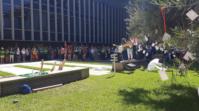 Protesta de los interinos en la Diputación