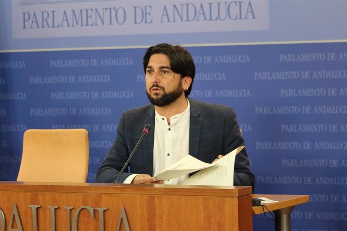 El diputado de Adelante Ismael Sánchez, en el Parlamento andaluz, en foto de archivo.
