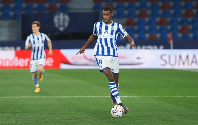 Archivo - Aleksander Isak of Real Sociedad during the La Liga Santander mach between Levante UD and Real Sociedad at Estadio Ciutat de Valencia on 19 December, 2020 in Valencia, Spain