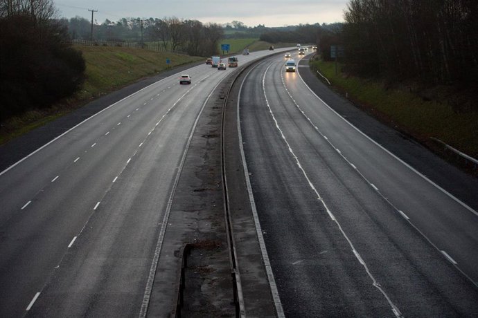 Archivo - Una autopista en Warwick, Reino Unido, durante el confinamiento por la COVID-19. 