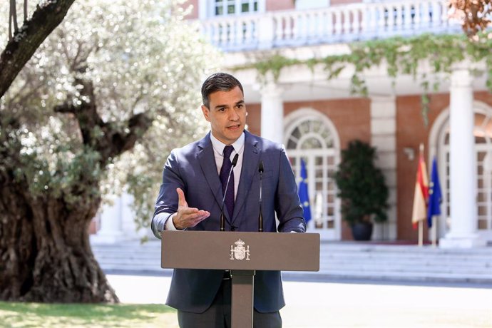 El presidente del Gobierno, Pedro Sánchez, interviene tras la firma del acuerdo del Ejecutivo nacional con los agentes sociales para reformar las pensiones, a 1 de julio de 2021, en Madrid (España). El Gobierno suscribe este acuerdo con los responsables