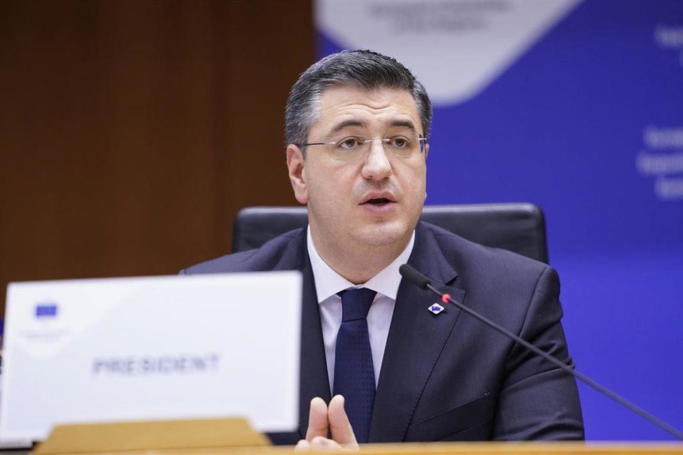 Archivo - Foto de archivo del presidente del Comité de las Regiones de la UE, Apostolos Tzitzikostas, durante una rueda de prensa en el marco de la sesión plenaria 138 del Comité, en la que fue elegido presidente en Bruselas (Bélgica) a 12 de febrero de