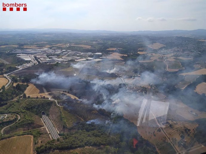 Incendio forestal ya estabilizado en Sant Esteve Sesrovires (Barcelona), el 1 de julio de 2021.