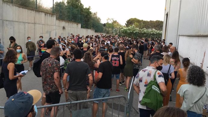 Els assistents a la primera jornada del festival Vida a Vilanova i la Geltrú (Barcelona), a 1 de juliol de 2021.