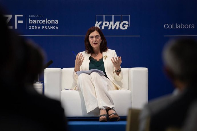La presidenta de la CNMC, Cani Fernández, interviene durante la sesión,  bajo el título: 'Los retos de la economía global', en la segunda jornada de la XXXVI Reunión del Cercle d"Economia, en el Hotel W de Barcelona, a 17 de junio de 2021, en Barcelona,