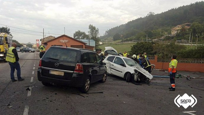 Accidente de tráfico en Prendes (Carreño)