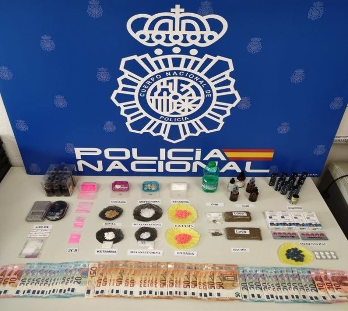 Tres detenidos y desmatelados tres puntos de venta de diferentes drogas en Chueca y Puente de Vallecas (Madrid)