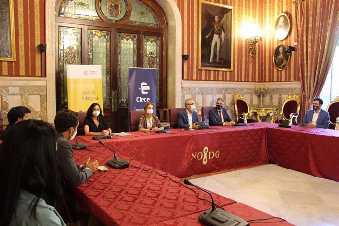 Entrega de diplomas a participantes del Sevilla Integra