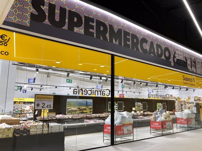 Archivo - Imagen de archivo de un supermercado en Córdoba.