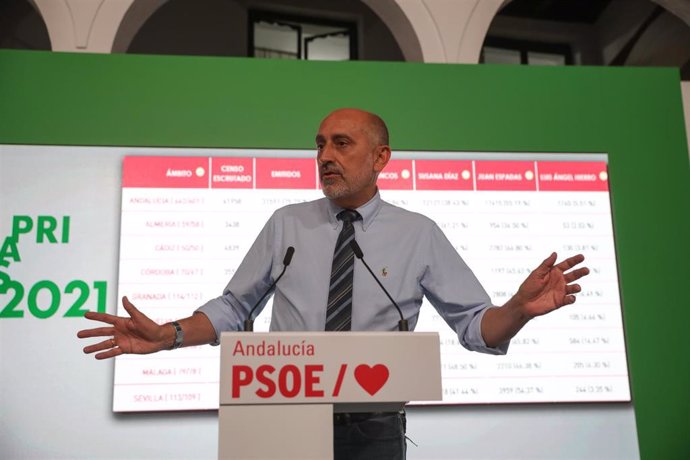 Luis Ángel Hierro, en una foto de archivo tras las primarias para elegir candidato a la Junta por el PSOE-A (Foto de archivo).