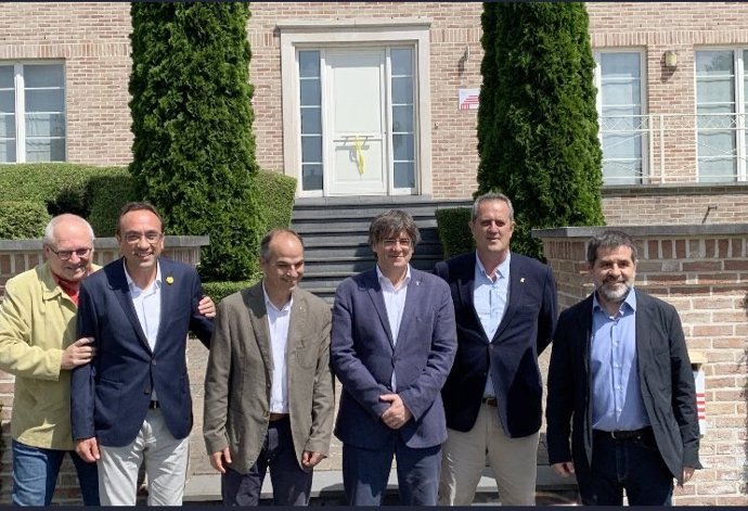 El expresidente de la Generalitat Carles Puigdemont y el exconseller Lluís Puig se reencuentran con el secretario general de Junts, Jordi Snchez, y los exconsellers Jordi Turull, Josep Rull y Joaquim Forn en Waterloo (Bélgica)
