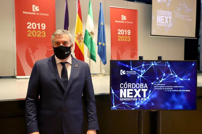 El delegado de Programas Europeos de la Diputación de Córdoba, Víctor Montoro, presenta 'Córdoba Next Generation Lab'.