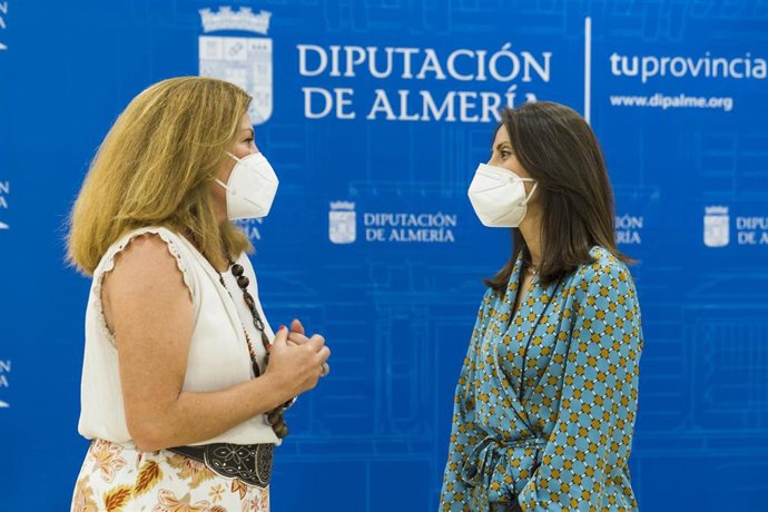 Carmen Belen y la presidencia de Almur, Amalia Salvador.