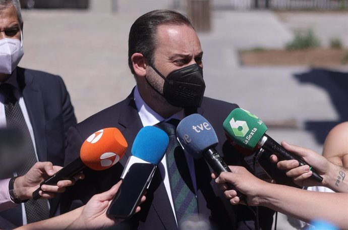 El ministro de Transportes, Movilidad y Agenda Urbana, José Luis Ábalos, ofrece declaraciones a los medios de comunicación durante la inauguración de la jornada sobre Nueva Bauhaus Europea en el Centro de Creación Contemporánea Matadero-Madrid, a 2 de