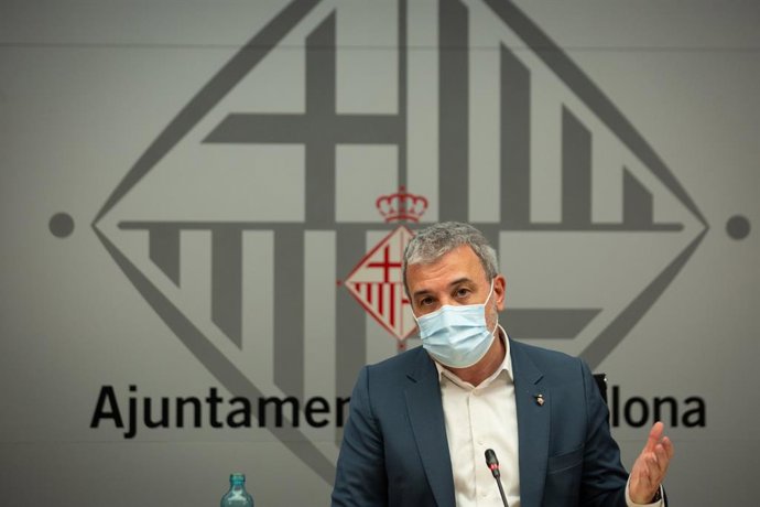 Archivo - El primer teniente de alcalde de Barcelona y líder del PSC en la ciudad, Jaume Collboni, en una rueda de prensa en el Ayuntamiento de Barcelona - Archivo