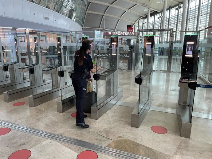 EL AEROPUERTO DE VALNCIA DISPONDRÁ DE HASTA 30 EQUIPOS DE SISTEMA AUTOMÁTICO DE CONTROL FRONTERIZO