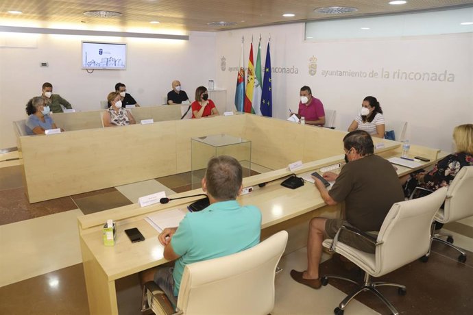 Firma del convenio en el Ayuntamiento de La Rinconada