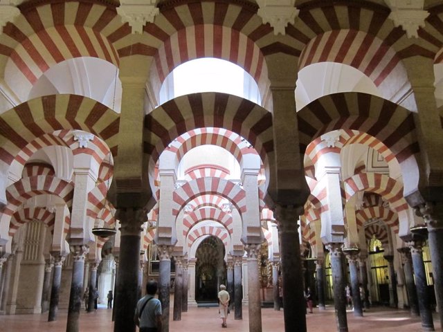 Archivo - Interior de la Mezquita-Catedral de Córdoba.