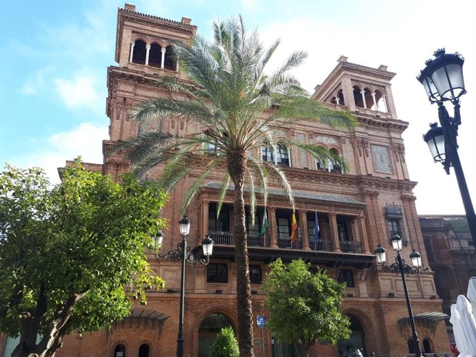 Archivo - Edificio Coliseo en Sevilla, sede de la Agencia Tributaria de Andalucía, foto de archivo