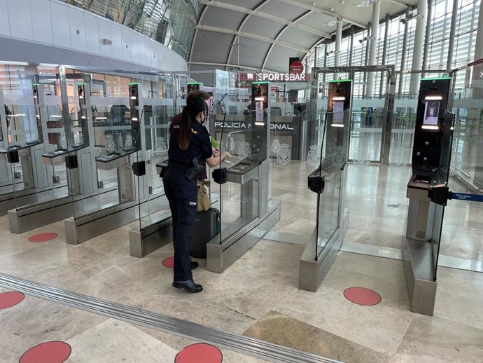 EL AEROPUERTO DE VALNCIA DISPONDRÁ DE HASTA 30 EQUIPOS DE SISTEMA AUTOMÁTICO DE CONTROL FRONTERIZO